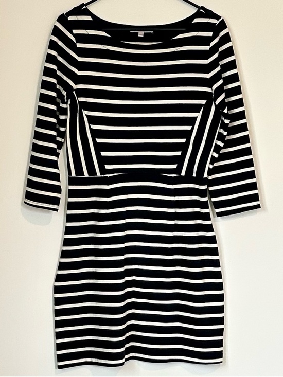 GAP Dresses & Skirts - GAP Black and White Striped 3/4 Sleeve Sheath Dress - Size: Medium